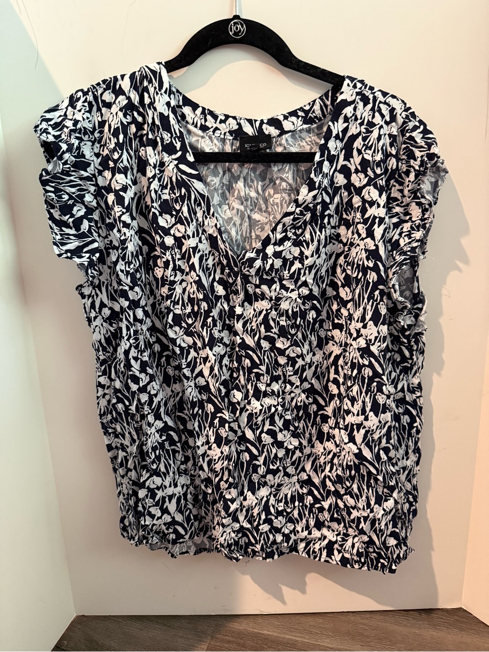 EUCVero Moda Black & White Floral V-Neck Blouse- Size 2X